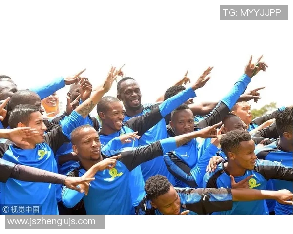 足球场上的舞者他以优雅脚法如跳舞般演绎精彩比赛