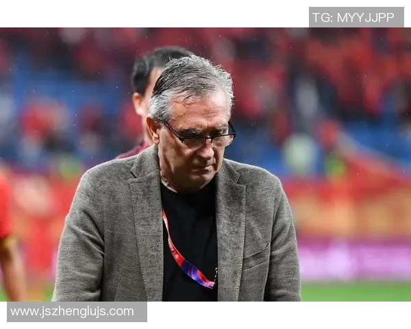 中国足球史上最失败球星背后的心酸历程与沉默挣扎